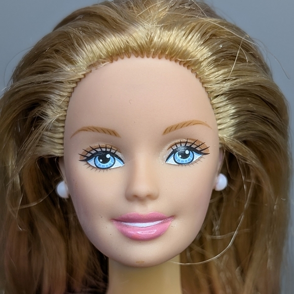 Barbie | Renaissance Rose Barbie - Picture 6 of 16